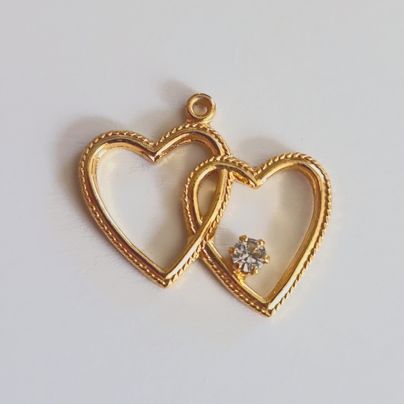 Jewelry - Gold Linked Hearts Pendant